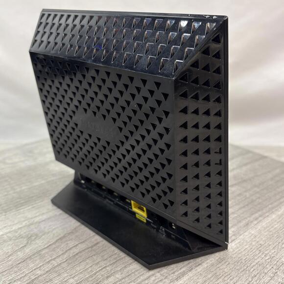 Netgear R6100 Dual Band Smart WiFi Router - Picture 6 of 8